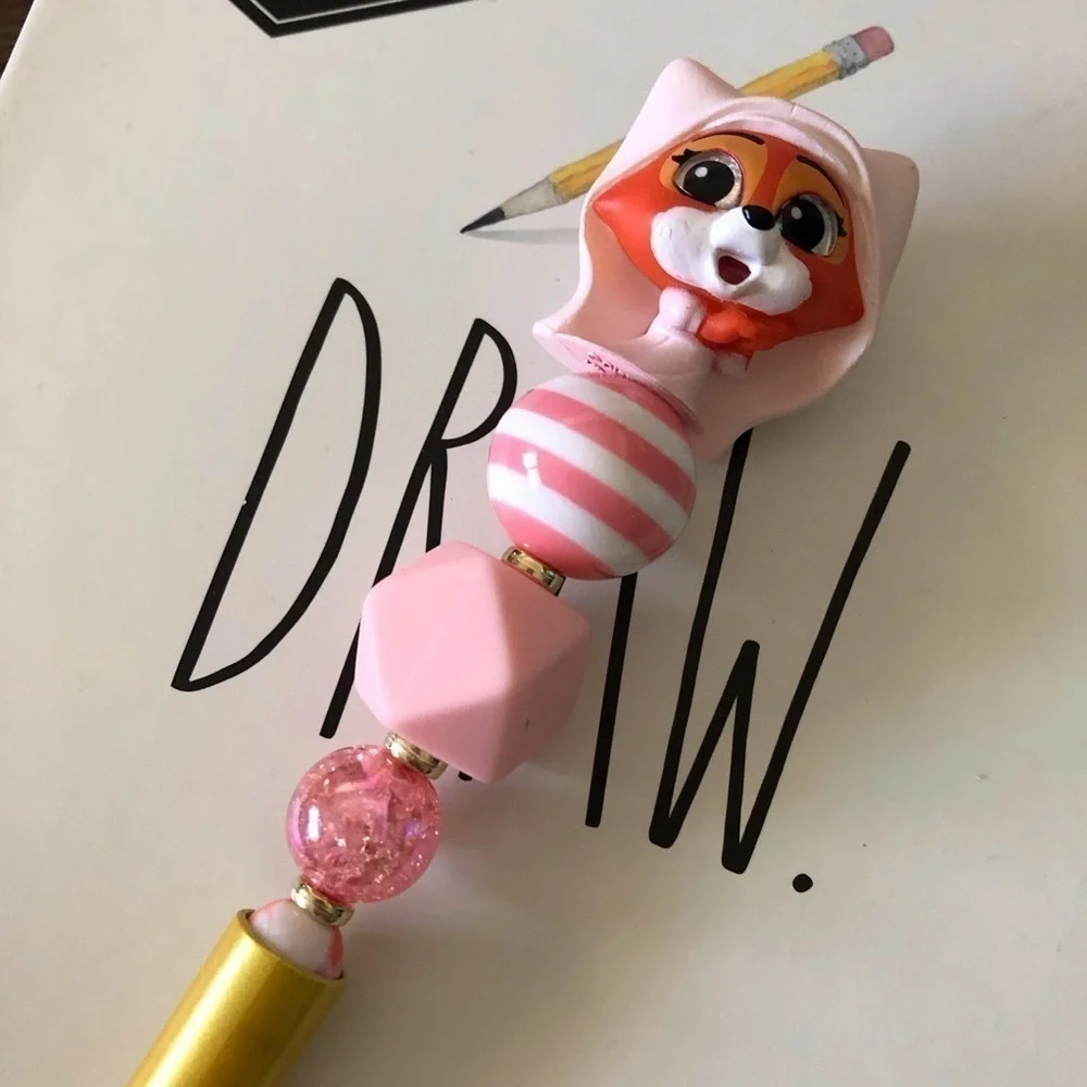 Disney Doorables: Robin Hood: Lady Marian handmade beaded pen